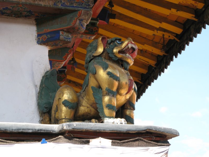 goldenroofdecoration3.jpg