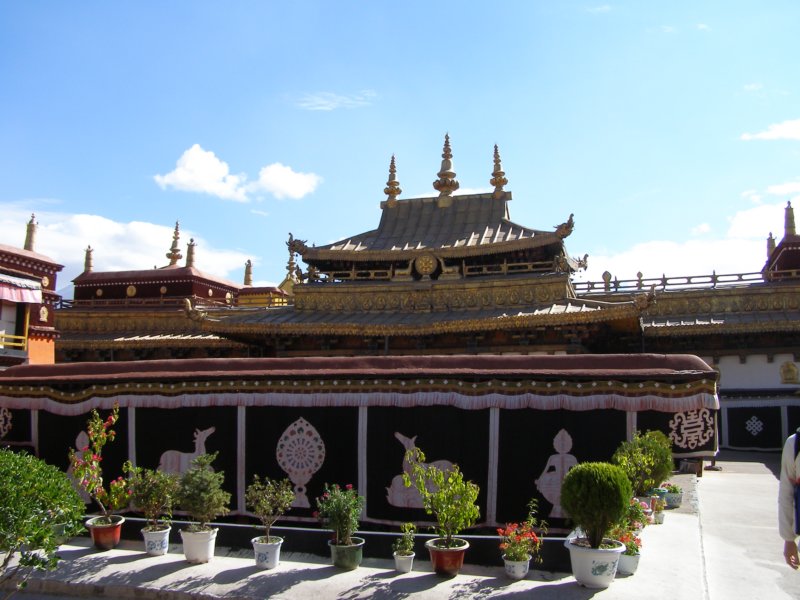 onthejokhangtempleroof.jpg