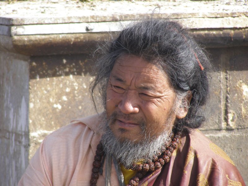 pilgriminfrontofjokhang.jpg